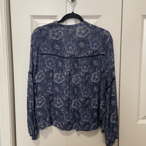 Hollister Size Medium Flowy Paisley Floral Long Sleeve Top - Picture 4 of 5